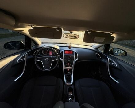 Черный Опель Астра, объемом двигателя 1.7 л и пробегом 195 тыс. км за 7800 $, фото 3 на Automoto.ua