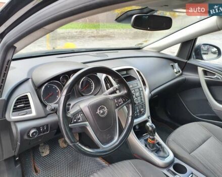 Черный Опель Астра, объемом двигателя 1.7 л и пробегом 238 тыс. км за 6000 $, фото 6 на Automoto.ua