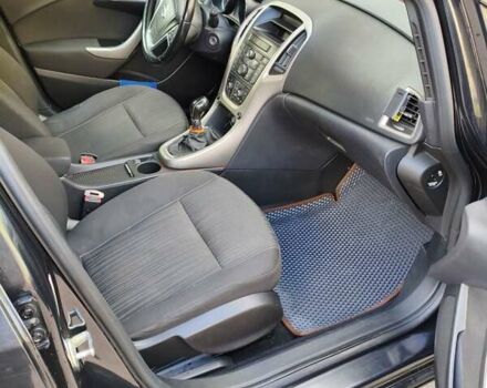 Черный Опель Астра, объемом двигателя 1.7 л и пробегом 238 тыс. км за 6000 $, фото 7 на Automoto.ua