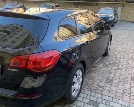 Черный Опель Астра, объемом двигателя 1.7 л и пробегом 260 тыс. км за 7500 $, фото 4 на Automoto.ua