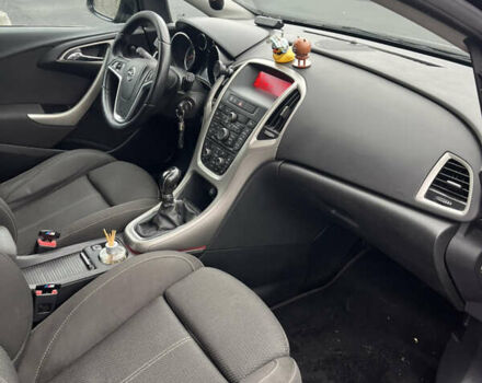 Черный Опель Астра, объемом двигателя 1.7 л и пробегом 275 тыс. км за 7400 $, фото 13 на Automoto.ua