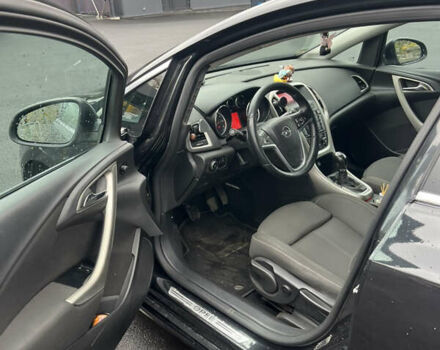 Черный Опель Астра, объемом двигателя 1.7 л и пробегом 275 тыс. км за 7400 $, фото 10 на Automoto.ua