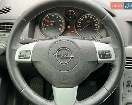 Черный Опель Астра, объемом двигателя 1.6 л и пробегом 145 тыс. км за 6400 $, фото 25 на Automoto.ua