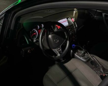 Черный Опель Астра, объемом двигателя 1.7 л и пробегом 275 тыс. км за 7600 $, фото 6 на Automoto.ua