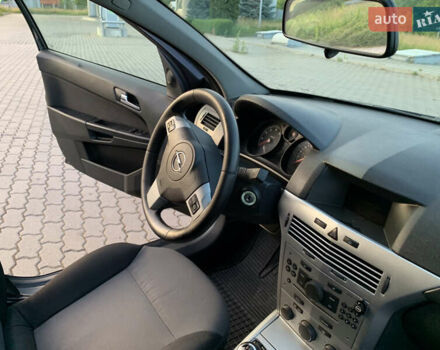 Черный Опель Астра, объемом двигателя 1.6 л и пробегом 231 тыс. км за 5800 $, фото 17 на Automoto.ua
