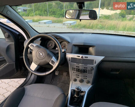 Черный Опель Астра, объемом двигателя 1.6 л и пробегом 231 тыс. км за 5800 $, фото 19 на Automoto.ua