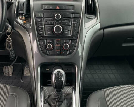 Черный Опель Астра, объемом двигателя 1.7 л и пробегом 234 тыс. км за 8700 $, фото 10 на Automoto.ua