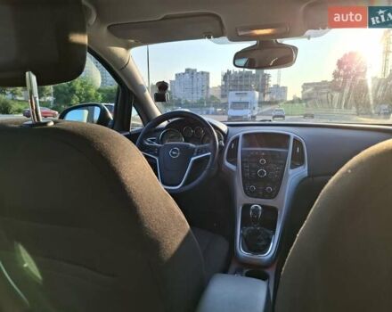 Черный Опель Астра, объемом двигателя 1.4 л и пробегом 236 тыс. км за 8200 $, фото 6 на Automoto.ua