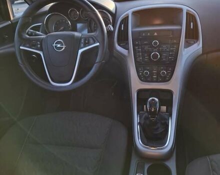 Черный Опель Астра, объемом двигателя 1.4 л и пробегом 236 тыс. км за 8200 $, фото 4 на Automoto.ua