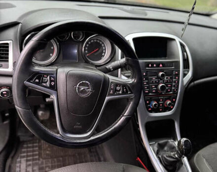 Черный Опель Астра, объемом двигателя 1.7 л и пробегом 245 тыс. км за 7000 $, фото 13 на Automoto.ua