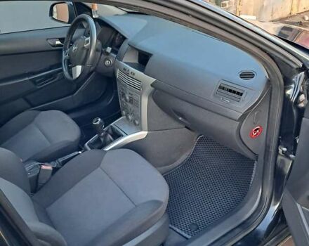 Черный Опель Астра, объемом двигателя 1.6 л и пробегом 318 тыс. км за 5400 $, фото 2 на Automoto.ua