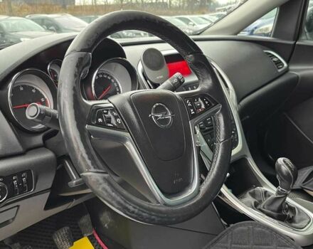 Черный Опель Астра, объемом двигателя 1.7 л и пробегом 285 тыс. км за 8700 $, фото 9 на Automoto.ua