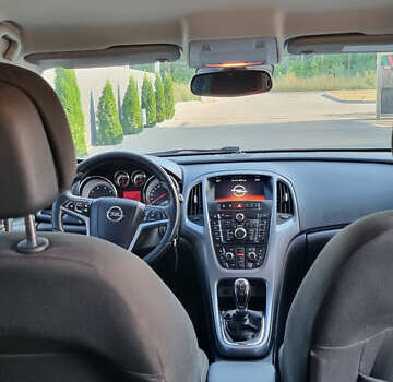 Черный Опель Астра, объемом двигателя 1.6 л и пробегом 235 тыс. км за 7700 $, фото 8 на Automoto.ua