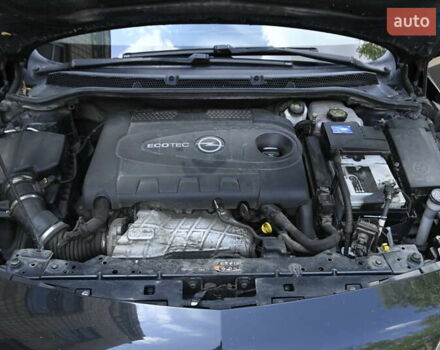 Опель Астра 2014 у Бердичеве на Automoto.ua Чорний Опель Астра, об'ємом двигуна 1.96 л та пробігом 238 тис. км за 8700 $, фото 10 на Automoto.ua