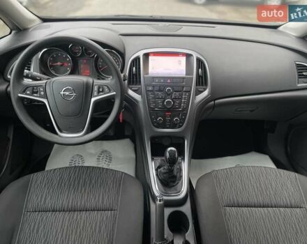 Черный Опель Астра, объемом двигателя 1.5 л и пробегом 197 тыс. км за 9400 $, фото 4 на Automoto.ua