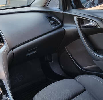 Черный Опель Астра, объемом двигателя 1.6 л и пробегом 235 тыс. км за 7700 $, фото 2 на Automoto.ua