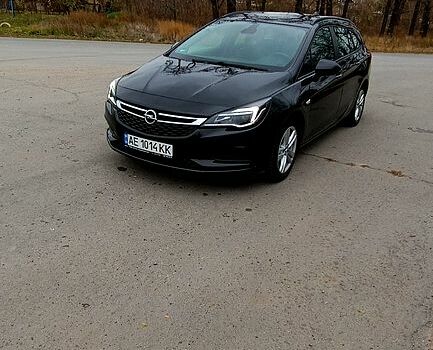 Черный Опель Астра, объемом двигателя 1.6 л и пробегом 185 тыс. км за 13000 $, фото 5 на Automoto.ua