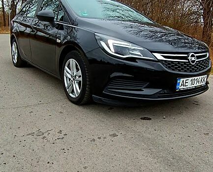 Черный Опель Астра, объемом двигателя 1.6 л и пробегом 185 тыс. км за 13000 $, фото 3 на Automoto.ua