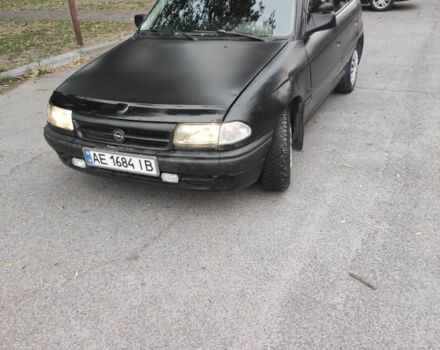 Черный Опель Астра, объемом двигателя 1.6 л и пробегом 300 тыс. км за 1550 $, фото 1 на Automoto.ua