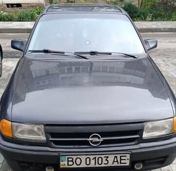 Черный Опель Астра, объемом двигателя 1.4 л и пробегом 256 тыс. км за 1450 $, фото 1 на Automoto.ua