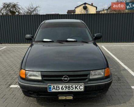 Черный Опель Астра, объемом двигателя 1.6 л и пробегом 430 тыс. км за 2100 $, фото 1 на Automoto.ua