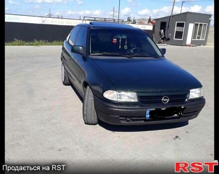 Черный Опель Астра, объемом двигателя 1.4 л и пробегом 100 тыс. км за 2100 $, фото 1 на Automoto.ua