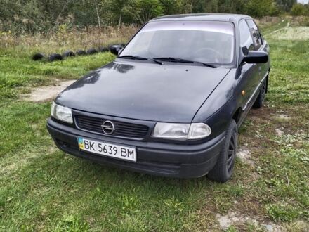 Черный Опель Астра, объемом двигателя 1.8 л и пробегом 270 тыс. км за 1750 $, фото 1 на Automoto.ua