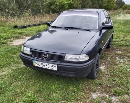 Черный Опель Астра, объемом двигателя 1.8 л и пробегом 270 тыс. км за 1750 $, фото 1 на Automoto.ua