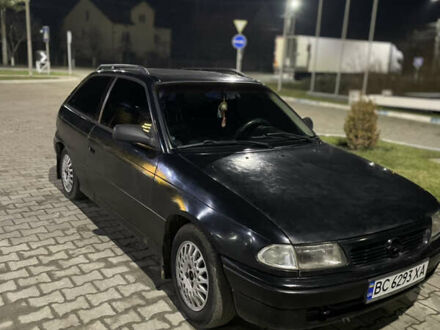 Черный Опель Астра, объемом двигателя 1.6 л и пробегом 300 тыс. км за 1200 $, фото 1 на Automoto.ua