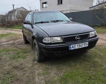 Чорний Опель Астра, об'ємом двигуна 1.6 л та пробігом 350 тис. км за 1800 $, фото 1 на Automoto.ua