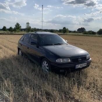 Черный Опель Астра, объемом двигателя 1.6 л и пробегом 340 тыс. км за 2000 $, фото 1 на Automoto.ua
