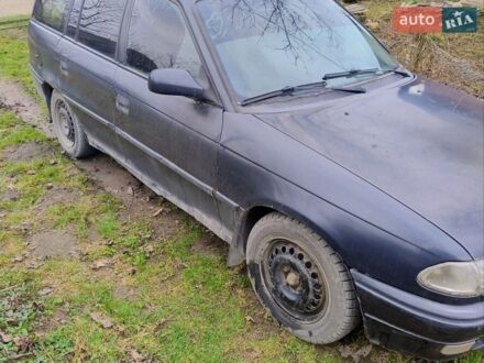 Черный Опель Астра, объемом двигателя 1.6 л и пробегом 320 тыс. км за 1000 $, фото 1 на Automoto.ua