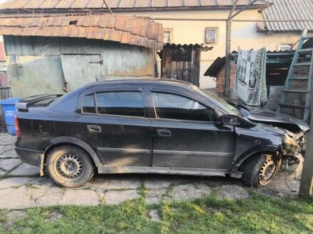 Черный Опель Астра, объемом двигателя 1.4 л и пробегом 200 тыс. км за 800 $, фото 1 на Automoto.ua