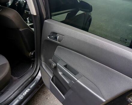 Черный Опель Астра, объемом двигателя 1.7 л и пробегом 200 тыс. км за 4800 $, фото 1 на Automoto.ua