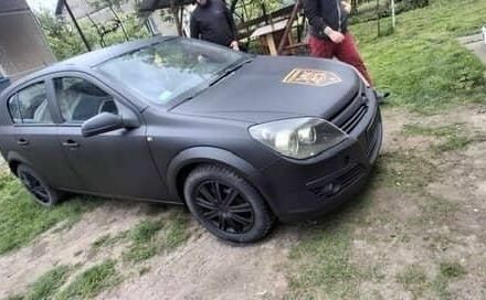 Чорний Опель Астра, об'ємом двигуна 2 л та пробігом 350 тис. км за 1600 $, фото 1 на Automoto.ua