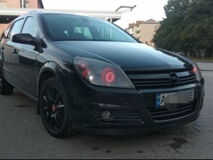 Черный Опель Астра, объемом двигателя 1.9 л и пробегом 320 тыс. км за 4999 $, фото 1 на Automoto.ua