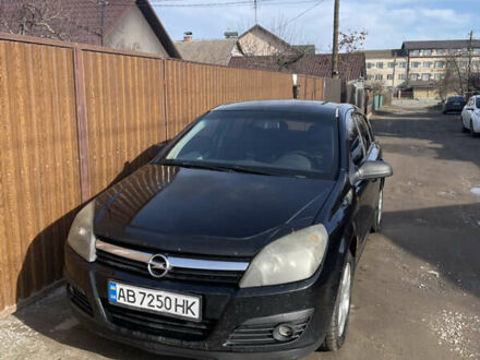 Черный Опель Астра, объемом двигателя 1.6 л и пробегом 332 тыс. км за 4200 $, фото 1 на Automoto.ua