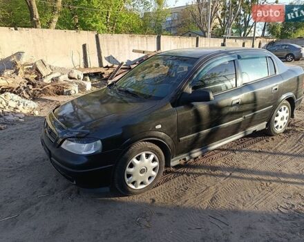 Черный Опель Астра, объемом двигателя 1.4 л и пробегом 195 тыс. км за 2400 $, фото 1 на Automoto.ua