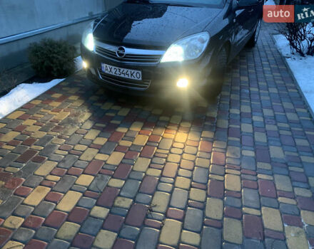Черный Опель Астра, объемом двигателя 1.6 л и пробегом 220 тыс. км за 5899 $, фото 1 на Automoto.ua