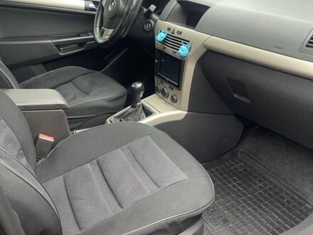 Черный Опель Астра, объемом двигателя 1.6 л и пробегом 245 тыс. км за 5300 $, фото 1 на Automoto.ua