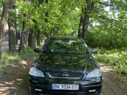 Черный Опель Астра, объемом двигателя 1.6 л и пробегом 470 тыс. км за 3000 $, фото 1 на Automoto.ua