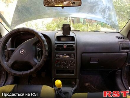 Черный Опель Астра, объемом двигателя 1.6 л и пробегом 170 тыс. км за 1300 $, фото 1 на Automoto.ua