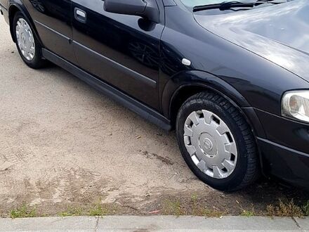 Черный Опель Астра, объемом двигателя 1.4 л и пробегом 213 тыс. км за 3650 $, фото 1 на Automoto.ua