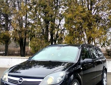 Черный Опель Астра, объемом двигателя 1.7 л и пробегом 200 тыс. км за 4500 $, фото 1 на Automoto.ua