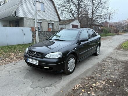Черный Опель Астра, объемом двигателя 1.6 л и пробегом 250 тыс. км за 3750 $, фото 1 на Automoto.ua