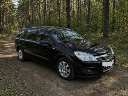 Черный Опель Астра, объемом двигателя 1.4 л и пробегом 250 тыс. км за 5400 $, фото 1 на Automoto.ua