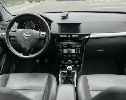 Черный Опель Астра, объемом двигателя 1.6 л и пробегом 250 тыс. км за 5600 $, фото 1 на Automoto.ua