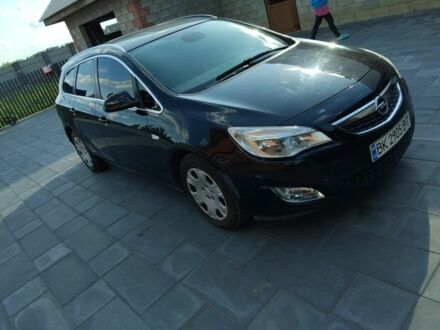 Опель Астра 2011 у Сарнах на Automoto.ua Чорний Опель Астра, об'ємом двигуна 1.2 л та пробігом 298 тис. км за 5500 $, фото 1 на Automoto.ua