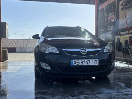 Черный Опель Астра, объемом двигателя 1.69 л и пробегом 312 тыс. км за 7400 $, фото 1 на Automoto.ua