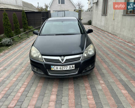 Черный Опель Астра, объемом двигателя 1.6 л и пробегом 125 тыс. км за 5000 $, фото 1 на Automoto.ua